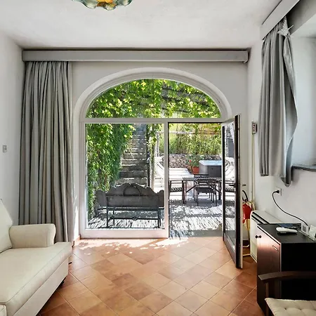 Aurora In Dependance